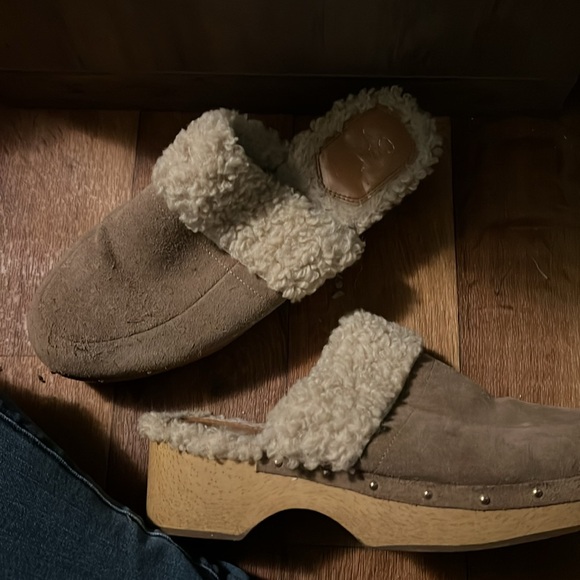 Practically new Clogs - Picture 2 of 3